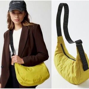 BAGGU NYLON MEDIUM CRESCENT BAG